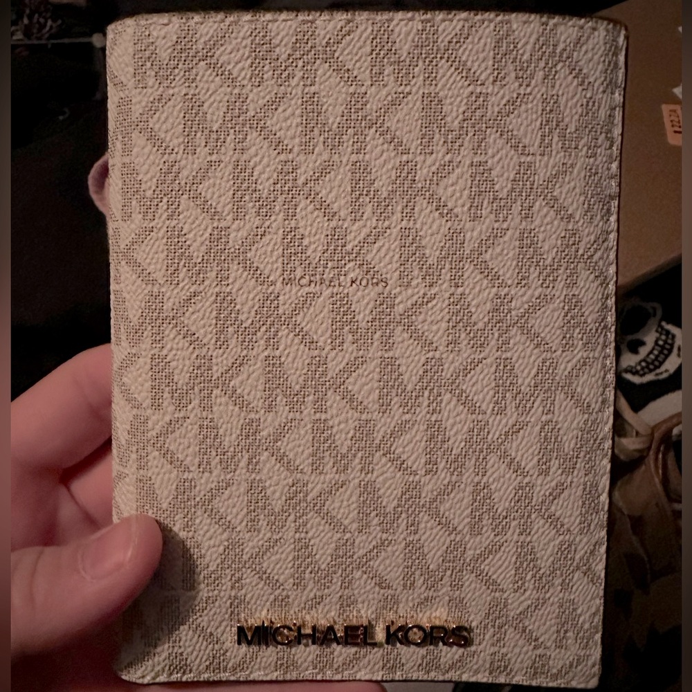 Michael Kors Passport Cover / Wallet